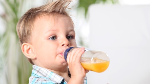 Why You Shouldn T Put Juice In Your Baby S Bottle